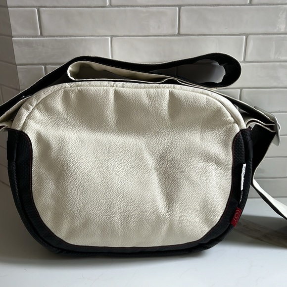 VGUC leather Bugaboo Bag for baby bottles, diapers - long wide adjustable strap - Picture 7 of 17